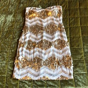 Gorgeous sequin strapless mini dress!